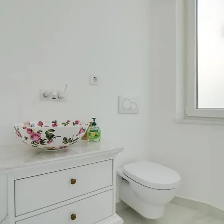 Apartment Bright And Stylish 4bedroom Close To The River