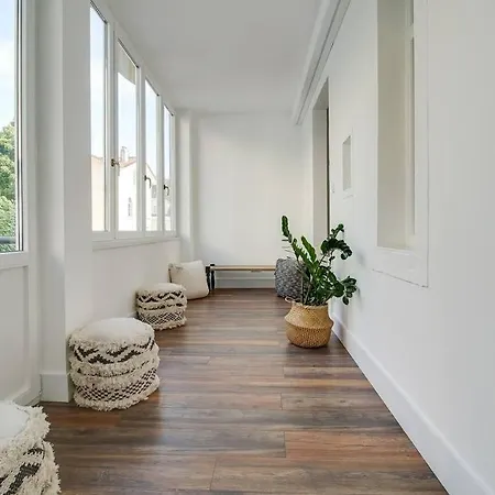 Bright And Stylish 4bedroom Close To The River Apartment *
