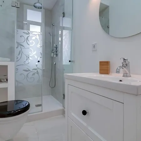 아파트 Bright And Stylish 4bedroom Close To The River *