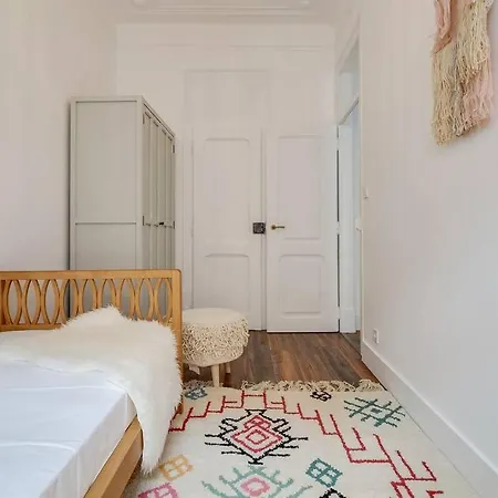Apartment Bright And Stylish 4bedroom Close To The River