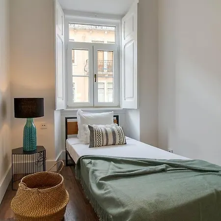 Bright And Stylish 4bedroom Close To The River Апартаменты