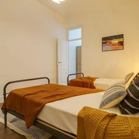 Bright And Stylish 4bedroom Close To The River